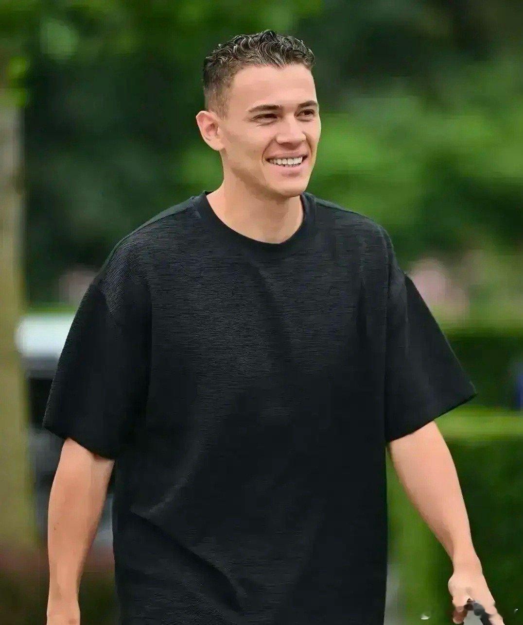 国米租将“灾星”实锤！6分钟染红创尴尬纪录，半年两度遭退货成定局？国米中场球员阿