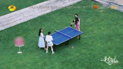 虞书欣陈梦组队打乒乓球是女儿是妈妈虞书欣和陈梦组队挥拍，赛场内外，是青春活力，也
