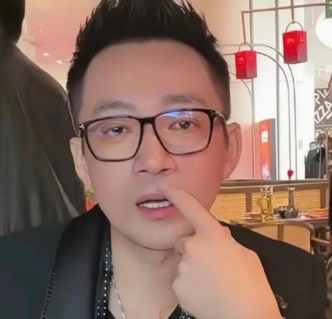 具俊烨说大S就像小孩子一样，自己也愿意宠她？透过表象看本质，她从小缺爱。大S的