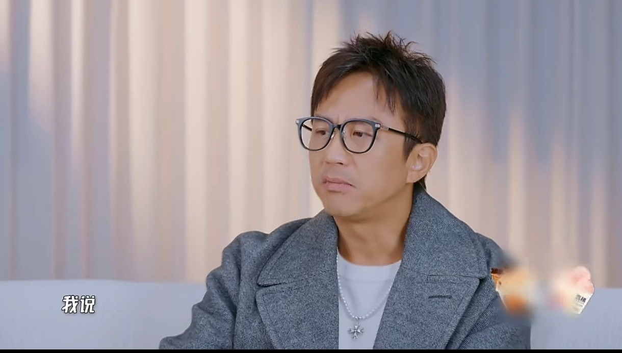 邓超从没嫌弃过土豆是土狗哈哈哈哈哈人间温柔莫过于邓超，不嫌弃土豆是土狗，把它当家