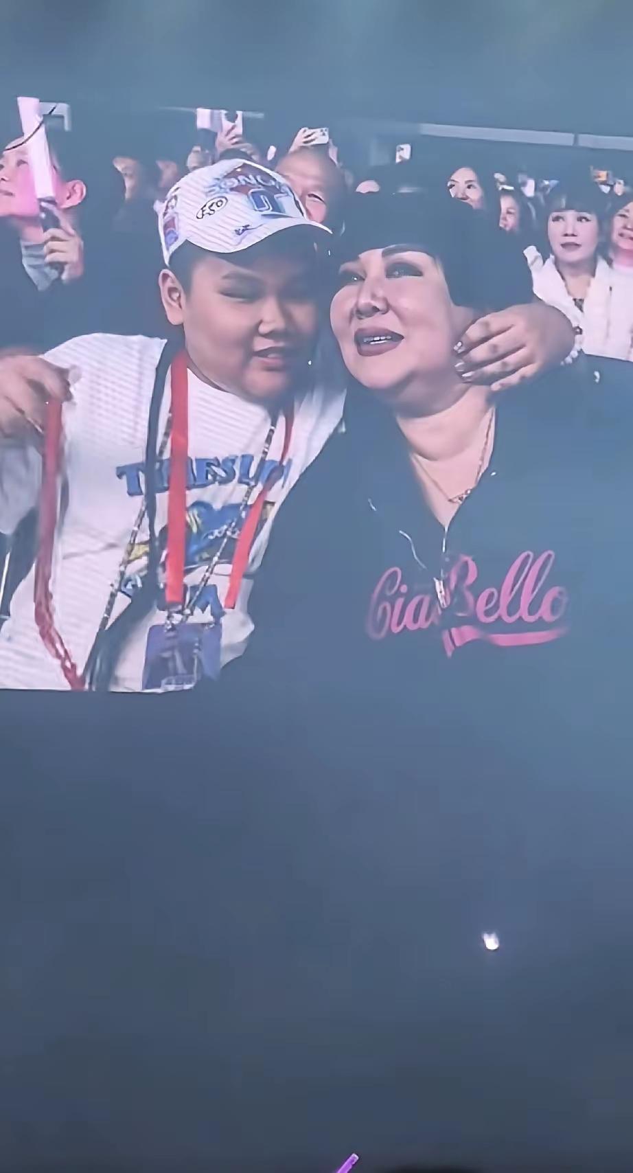 郭汾阳长的和王惠简直一模一样[笑着哭]