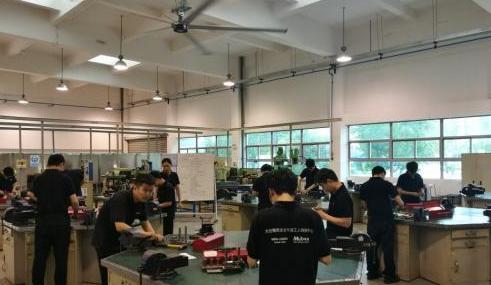 德国安的什么心？德国把好几个国家级重点实验室搬到了中国，而且是整个团队带家属过来