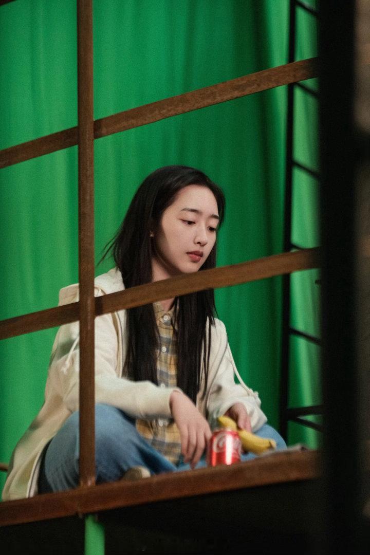 邓恩熙说演高松格的时候很纠结她把自己代入高松格的处境去理解每一个决定。没有上帝