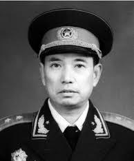 1980年，广州军区司令员吴克华给詹才芳打去电话，工作人员顺口答了一句“詹司令在