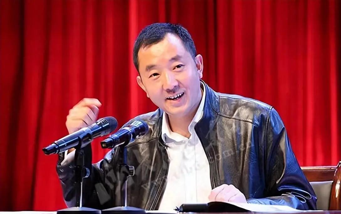 劝陈行甲及早远离，这是个黑洞，上一个掉进去的是于东来。它会吸走原本大众对他的好感