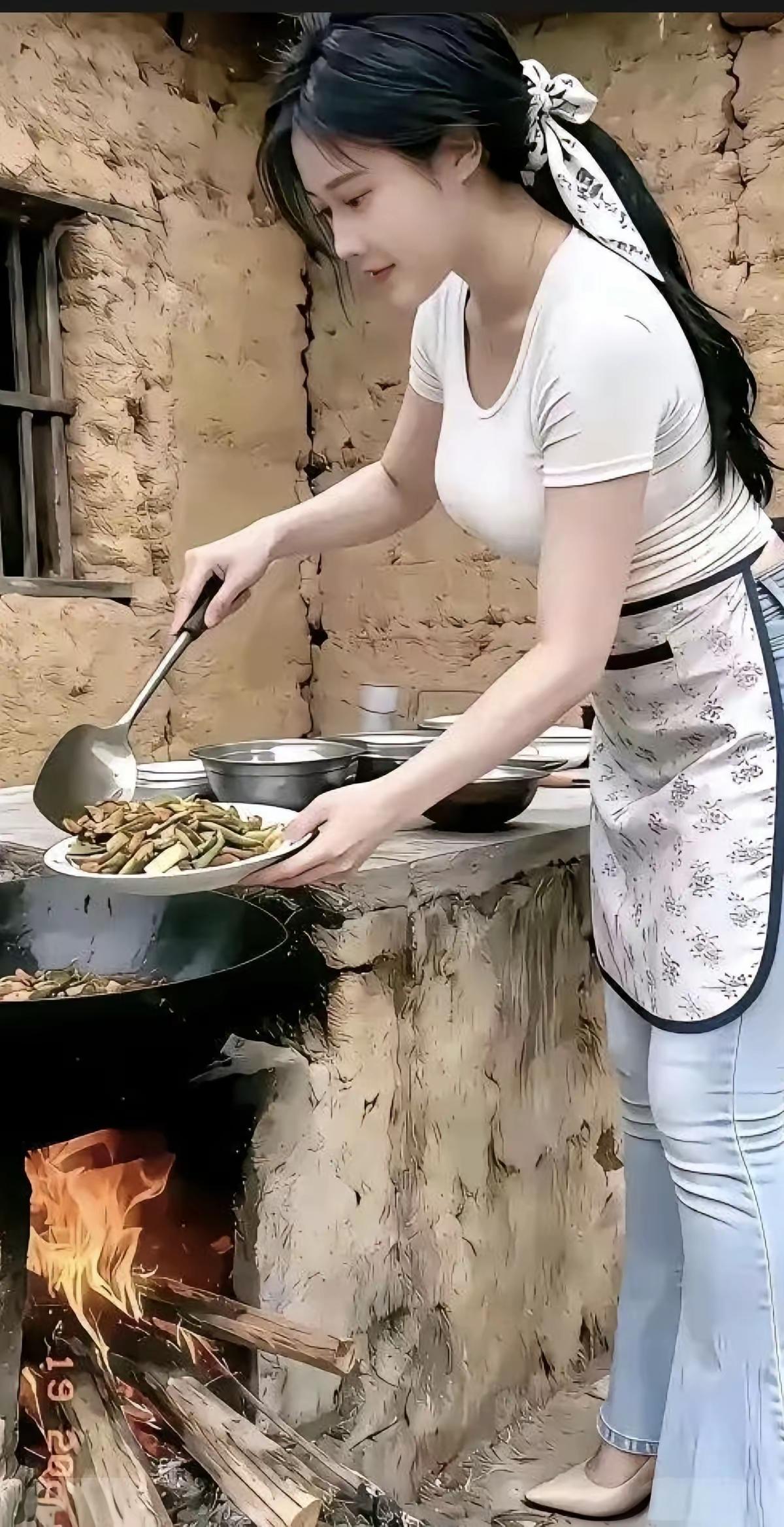 美女正在用柴火炒菜呢。