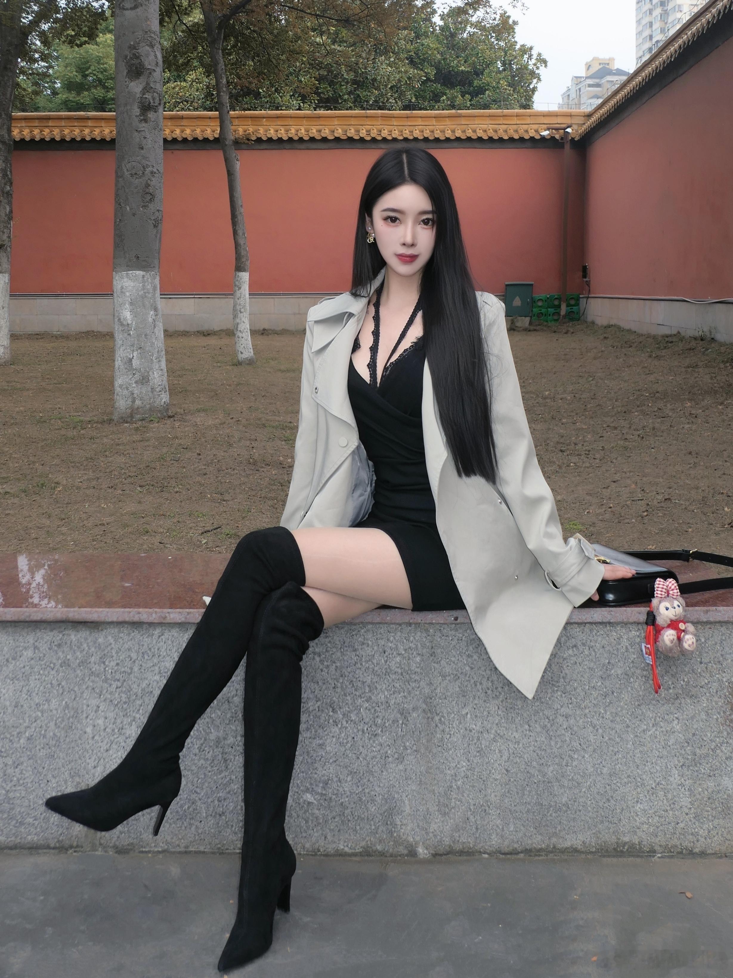 过膝靴就是酷😎​​​