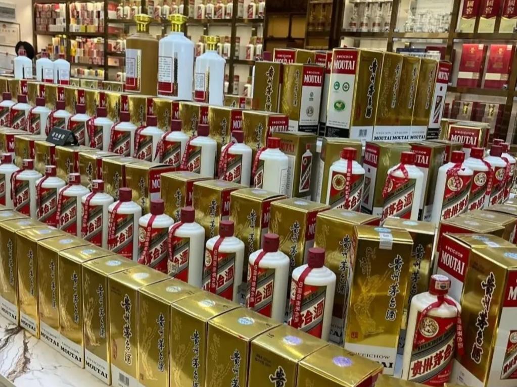 7月18日，白酒圈被一道震天闷雷直接劈成了两半，白酒行业迎来颠覆性变局，茅台连个