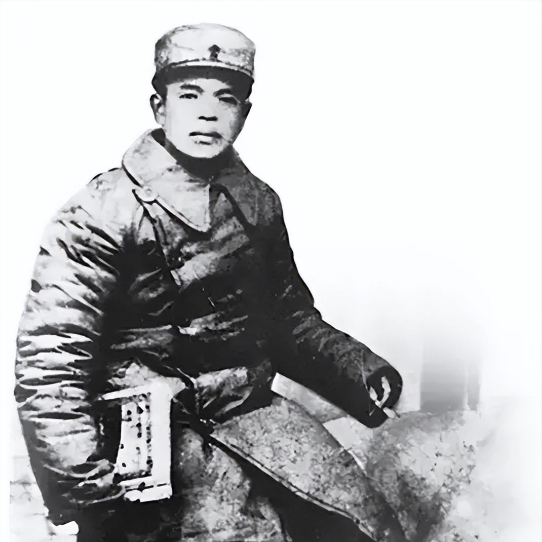 1943年我军副司令黄骅被杀，凶手因官职太高没人敢动，毛主席得知后大怒：立即抓起