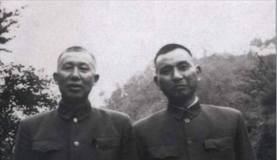 1949年11月，解放军司令员杨勇刚回到房中，马上就被人用枪抵在了后脑勺上，再一