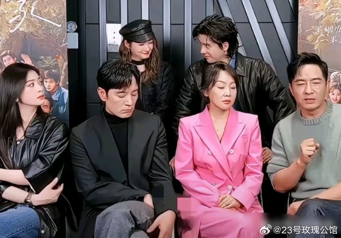 蒋欣真漂亮，一眼就能看到她。