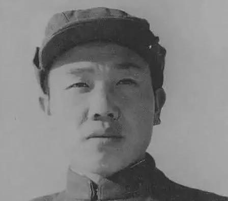 1950年，志愿军排长郭忠田私自放走了美军50多辆坦克，却带领全排以0215的战