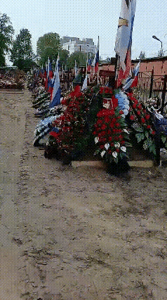 差评：乌克兰无人机前几天又将俄罗斯黑海舰队两艘军舰，打成筛状和起火，并将舰桥炸得