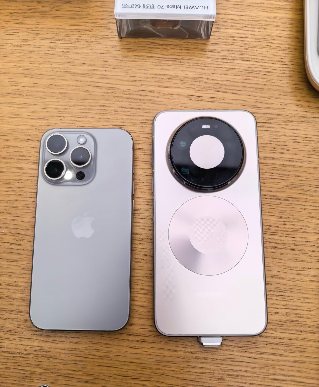 大小差距也太大了吧！用惯了苹果Pro，看华为proMAX，需要适应，真的很宽