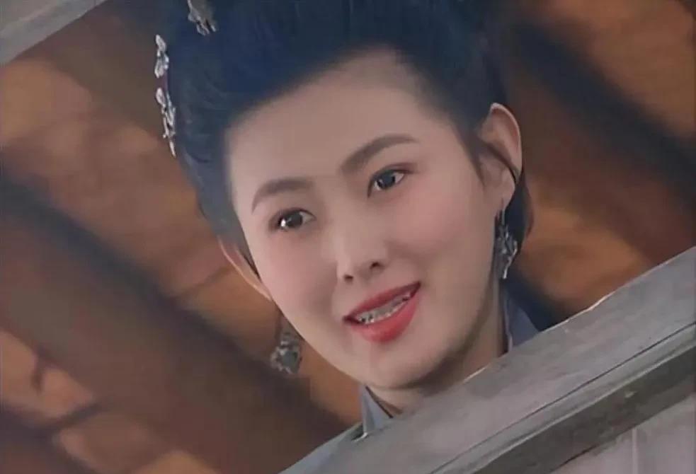 导演<em>张绍林</em>说：“当年拍《水浒传》潘金莲这个角色迟迟找不到演员，梁丽自告奋勇要演