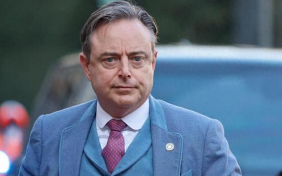 比利时首相致信欧盟主席：中国正在摧毁我们的经济 消息一出，舆论哗然。这位先前