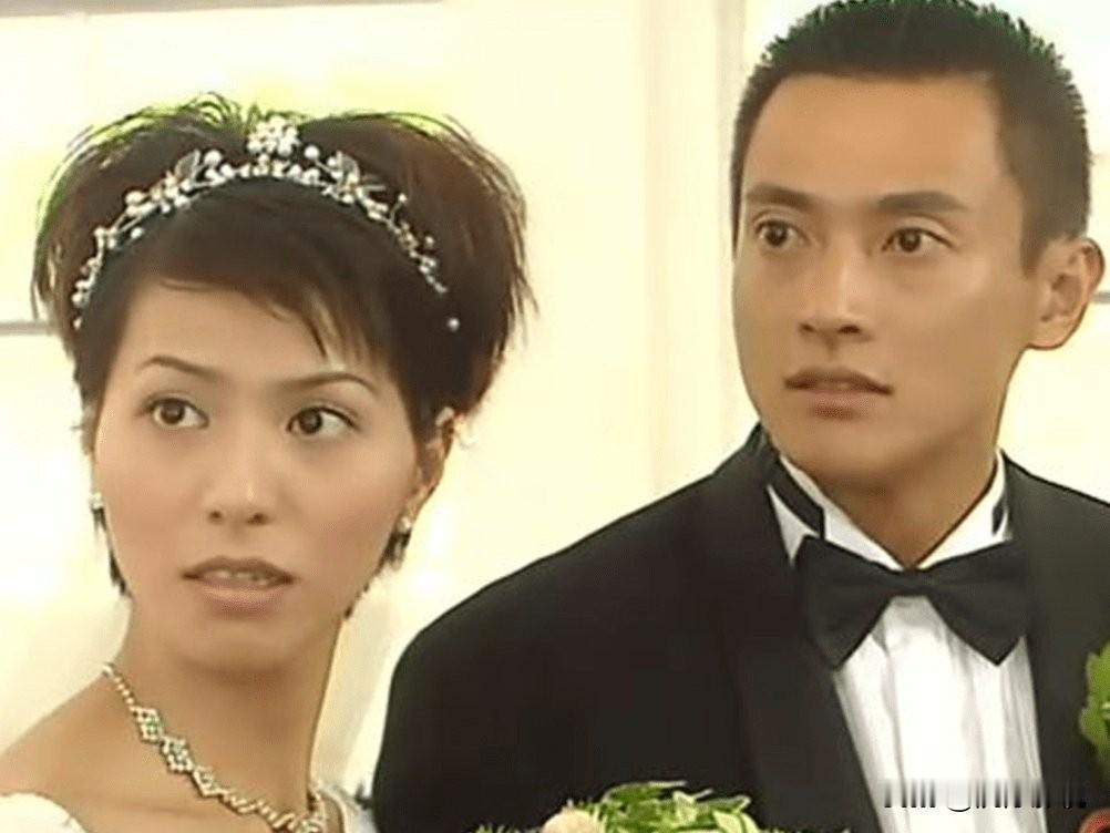 《交锋》里最先收到风声的是闽中市国安局局长吴声来。他接到消息，说二处处长魏广进的