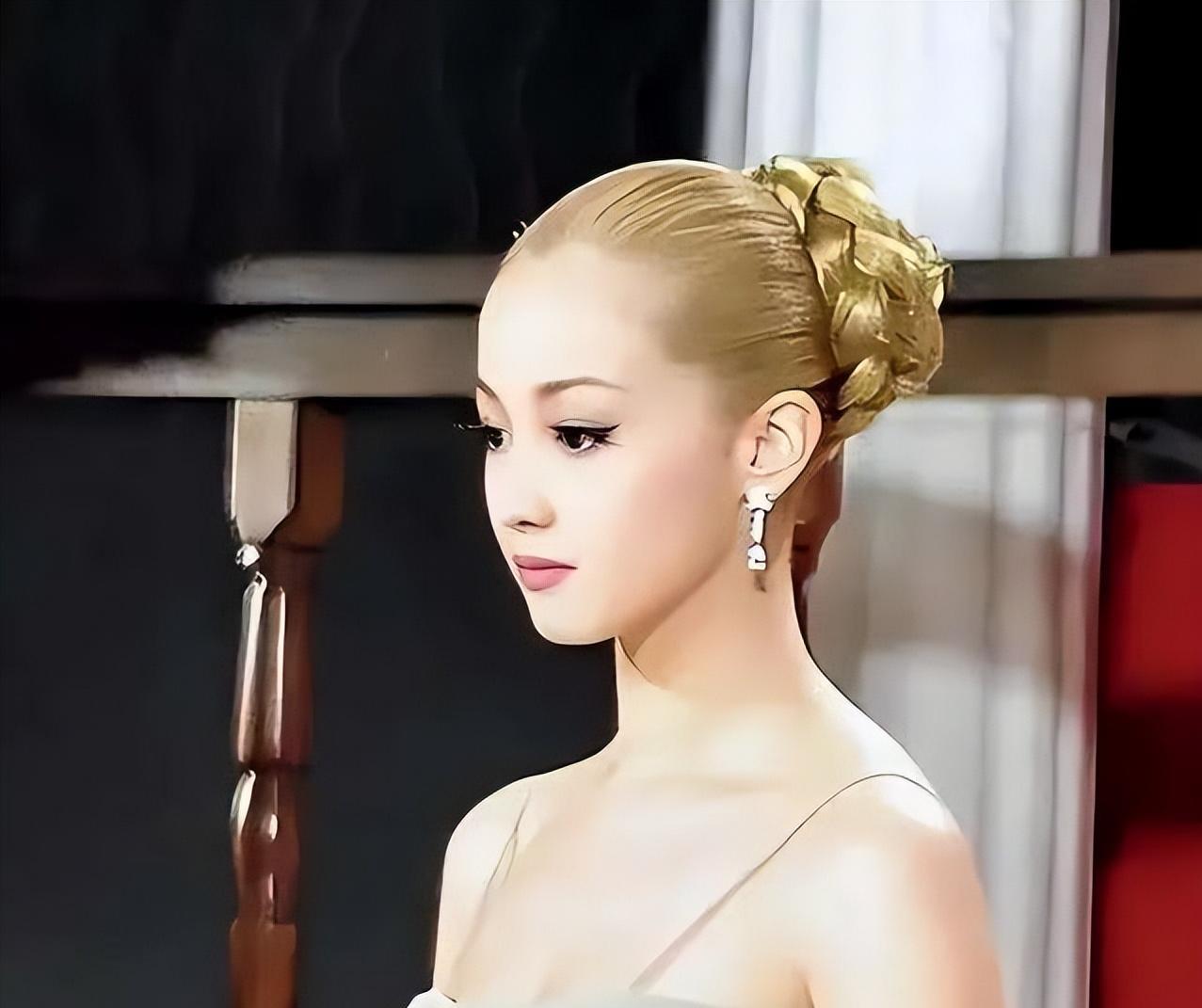 2009年，日本娱乐圈爆出大瓜，“亚洲第一美人”泽尻英龙华在婚前协议里规定，一个