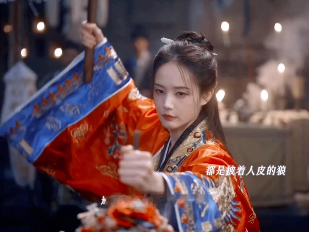 李一桐破碎的美丽李一桐穿旗袍自带故事感旗袍衬出独有的民国氛围感，眉眼之间满是怅然
