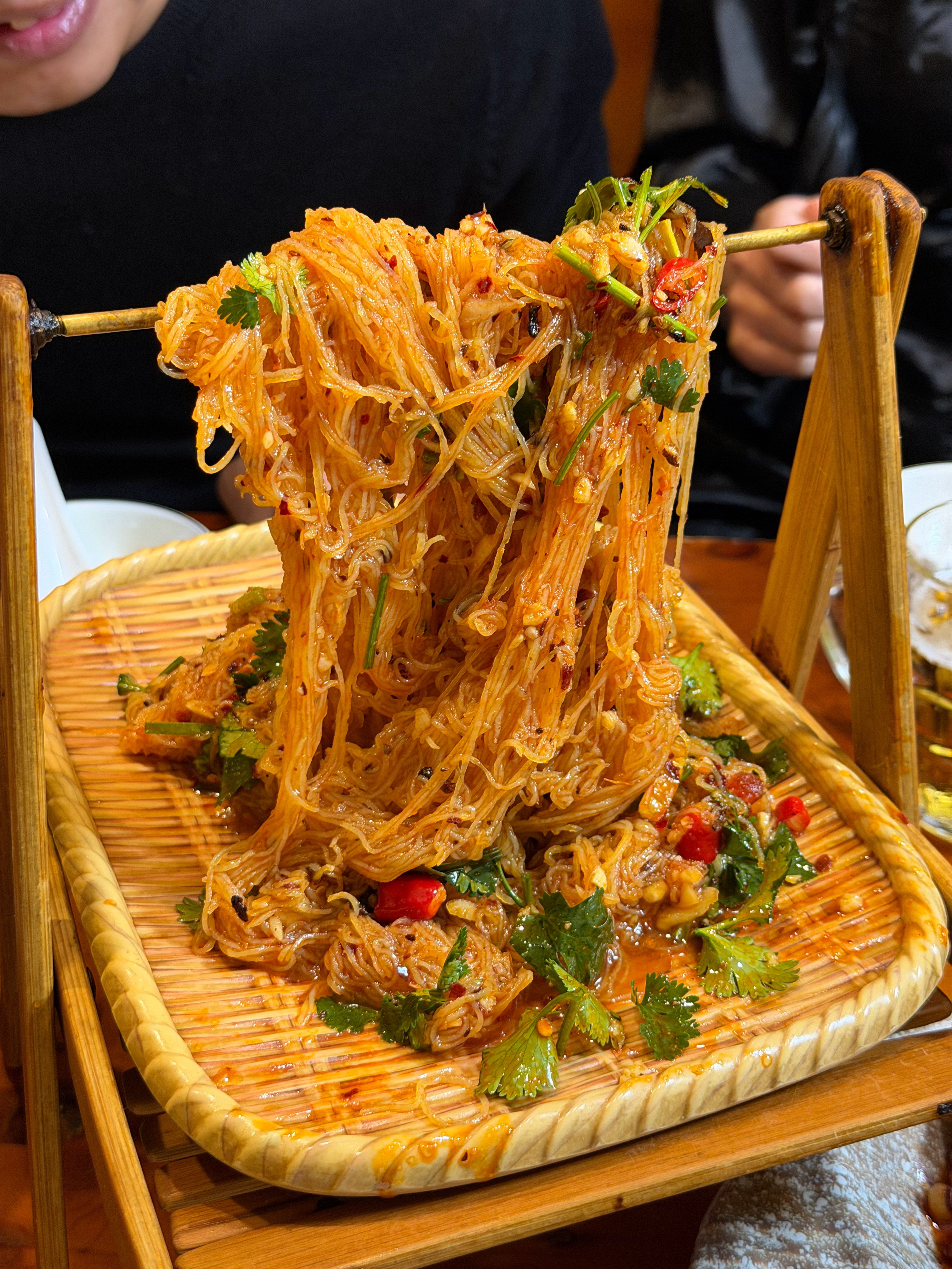 延边啤酒菜真的超牛皮。。。一口菜一杯酒，随随便便一人就能喝一箱