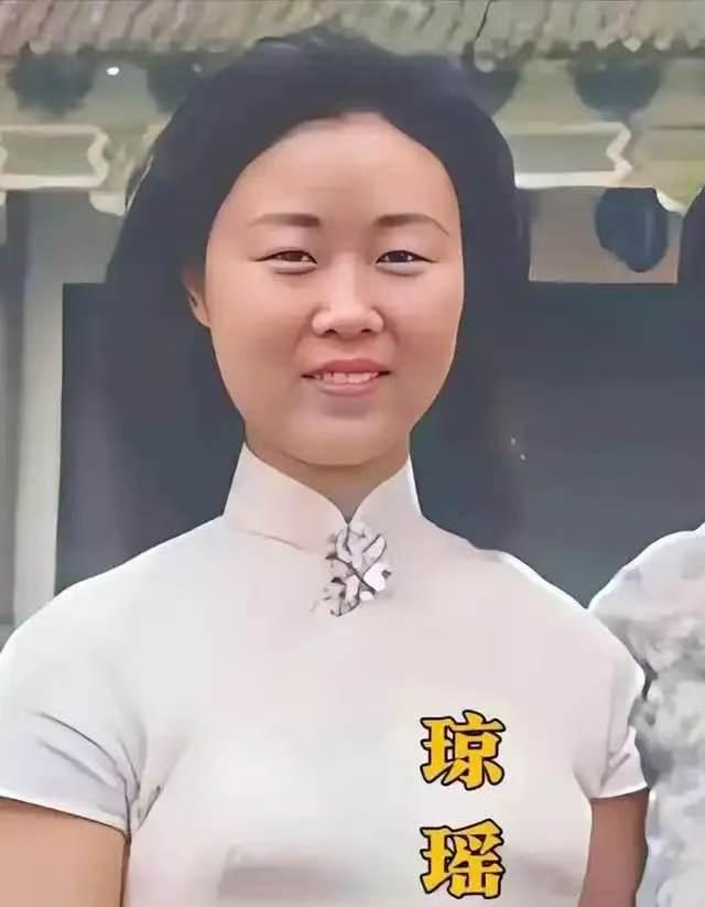 琼瑶没整容前真实的面貌。看过琼瑶自传，她说过，她从小就不漂亮，非常普通，没有高鼻