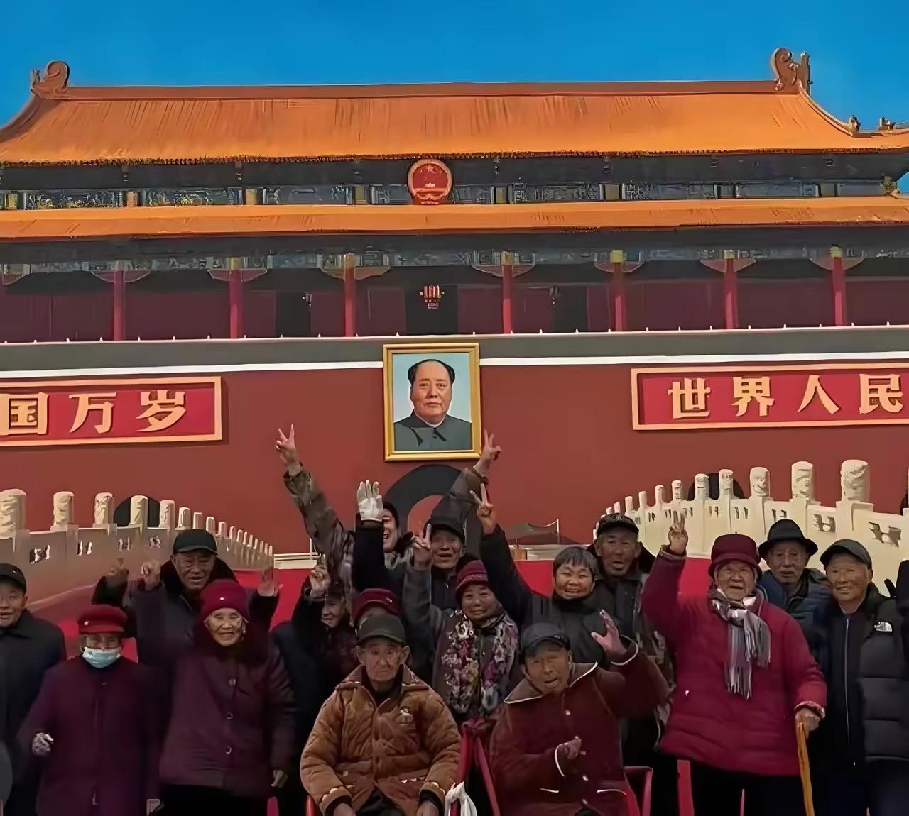 如果中国人民心中有圣地，那只有天安门。最近，商丘一位画家在家乡通过画天安门满足