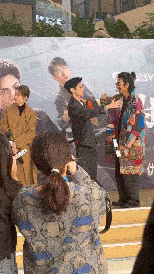 罗云熙刘雅瑟江奇霖这段以为是AI剥茧三人组扫楼这一段，我真以为是AI的程度，大