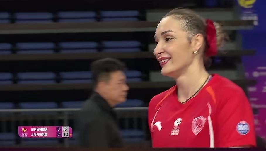 随着俄罗斯女排时隔四年后又重返国际赛场，等于处于5一8名中游水平的中国女排，又面