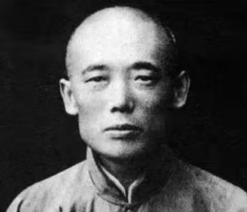 1896年，慈禧太后正准备睡觉，寇连才突然跪在床前，大声痛哭，慈禧一听恼了：大胆
