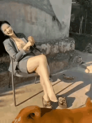 现在知道舔狗这词是怎么来的了[捂脸哭]