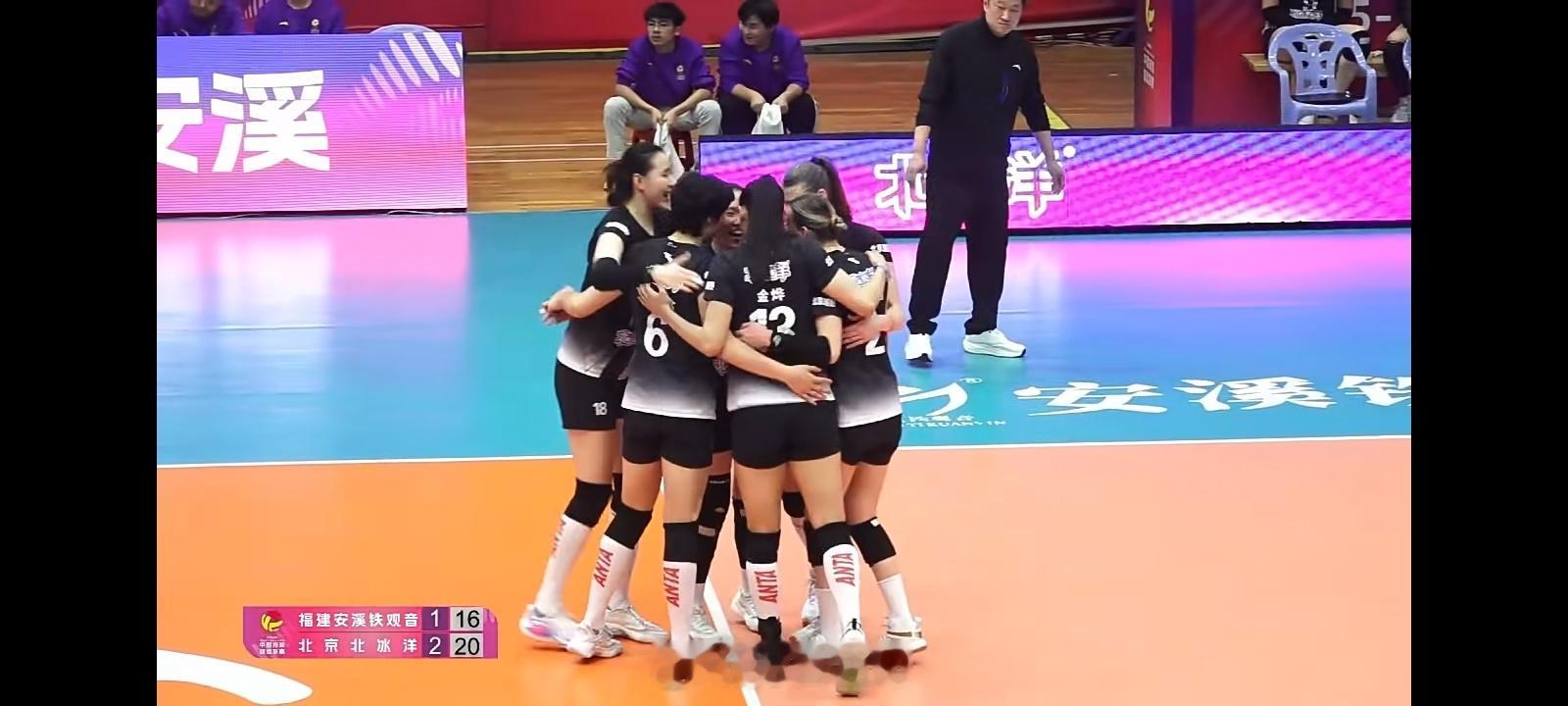 福建女排1比3北京女排，四局比分为22比25、16比25、25比20、19比25