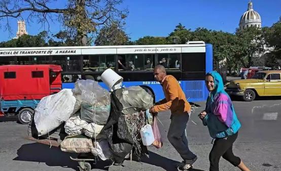 谈判结束，美国非要接管古巴，95岁卡斯特罗出山，中方已挂断电话。 95岁老爷