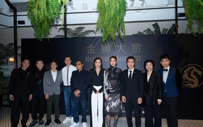 最近郝蕾和袁咏仪还有甄子丹在新加坡出席颁奖典礼，几位搭配的都很有特色，看上去也很