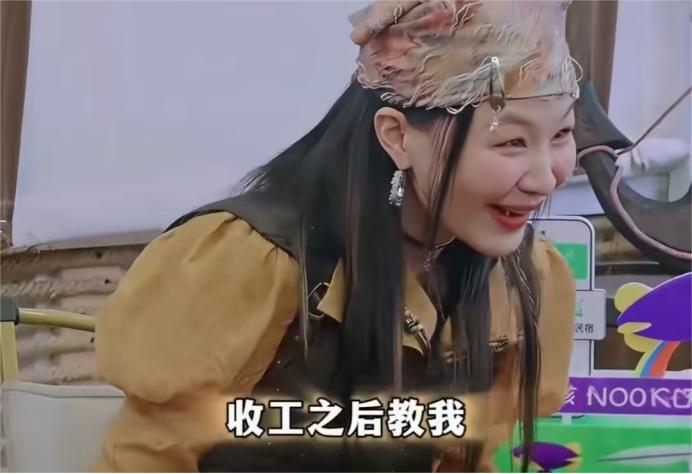 金靖：“我想问一下，亲那么多下，什么感觉？”张凌赫：“习惯了。”热巴、金