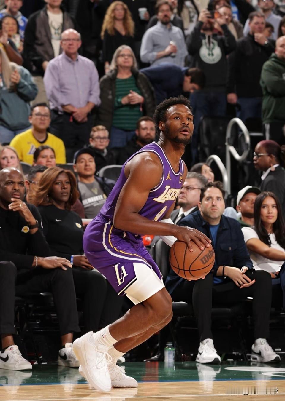 常规赛湖人119：95战胜雄鹿，这三位球员表现堪称灾难！第一位：湖人首发拉拉