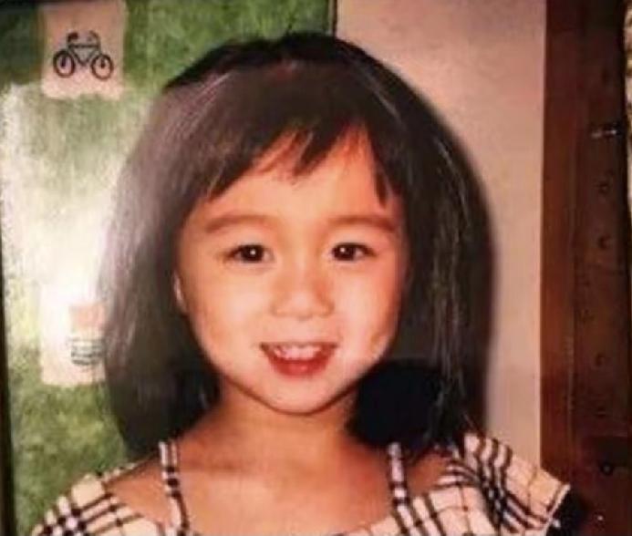 赌王何鸿燊78岁时有了最小的女儿何超欣。何超欣集万千宠爱于一身，赌王夸她“美的