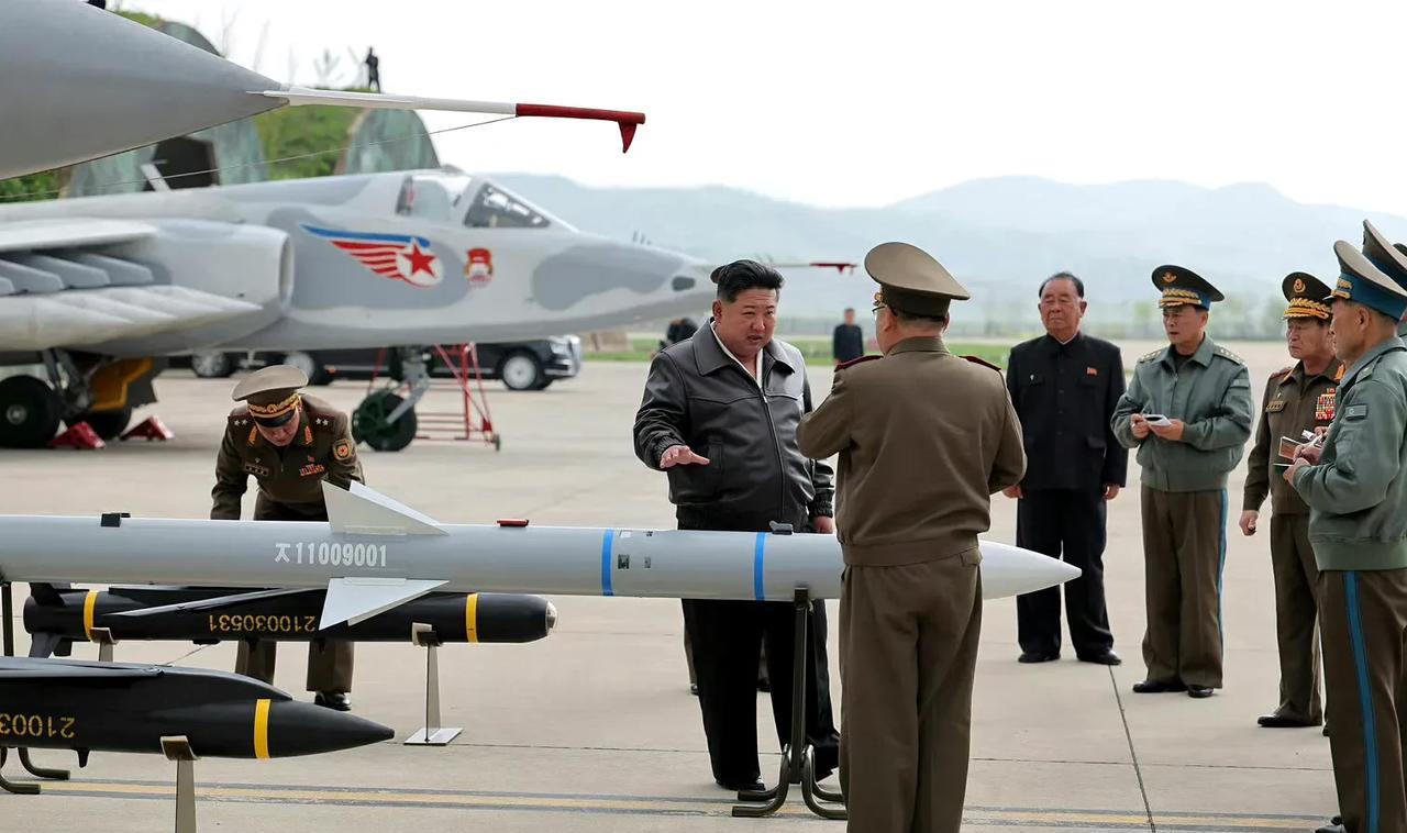 继陆军主体坦克，海军主体驱逐舰后，朝鲜空军也整活了，居然开发出了自己的中程空空导