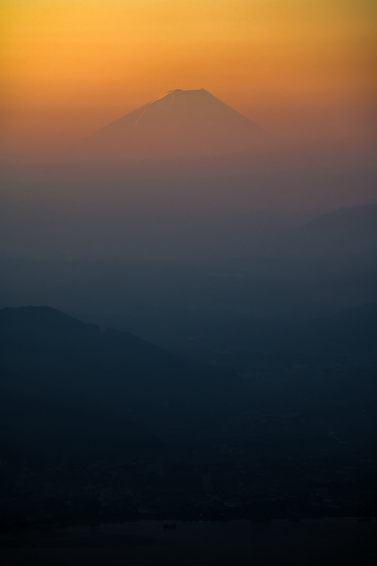 晨雾中的富士山​​​