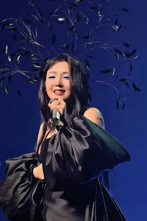 何洁硬刚昨天的演唱会，发文直言，自己没有假唱，是因为演唱会撞上中考了，前一天
