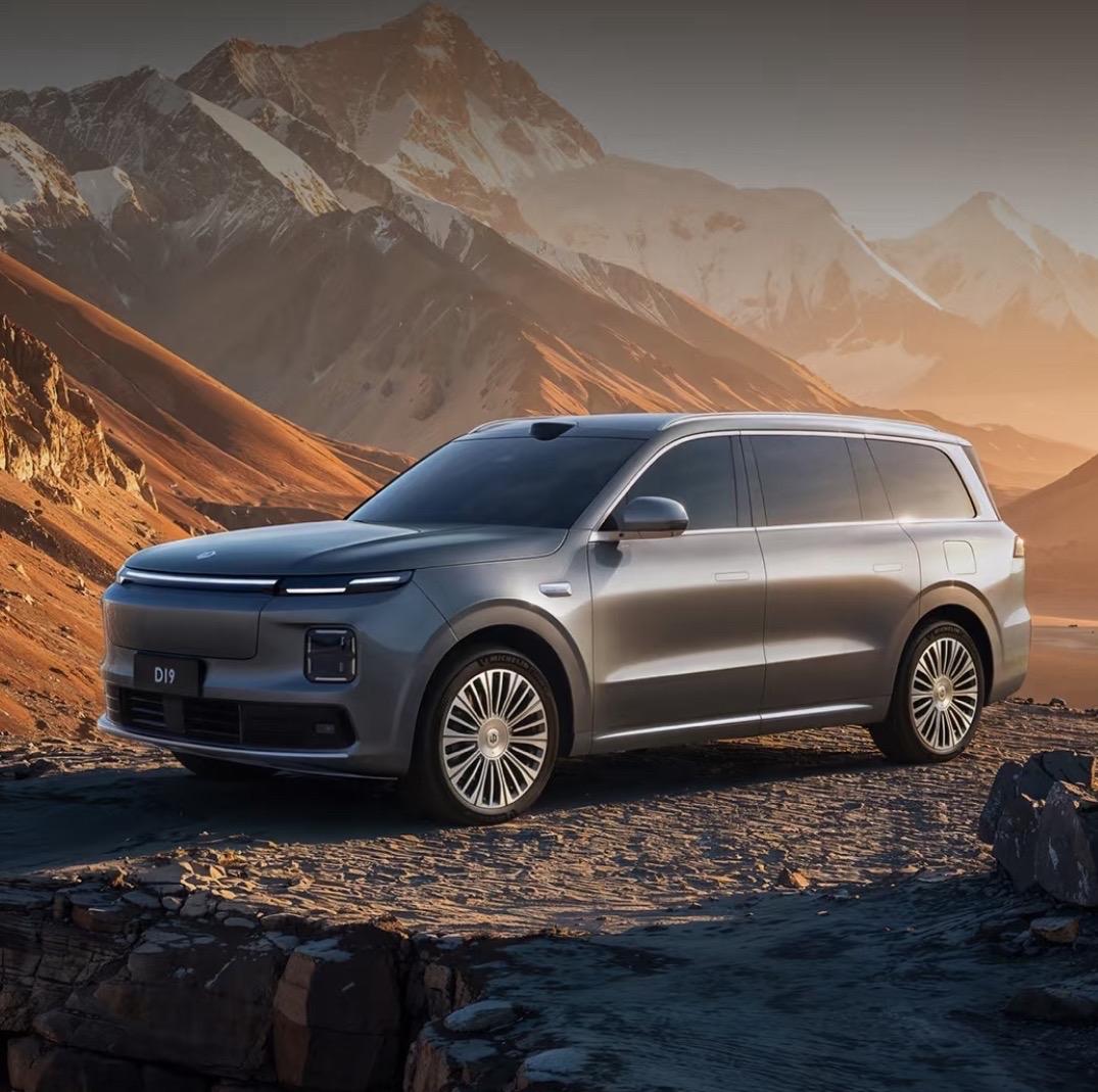 零跑D19内饰官宣，主驾豪华+二排零压头等舱+三排旗舰舒享座的配置看起来是真不错