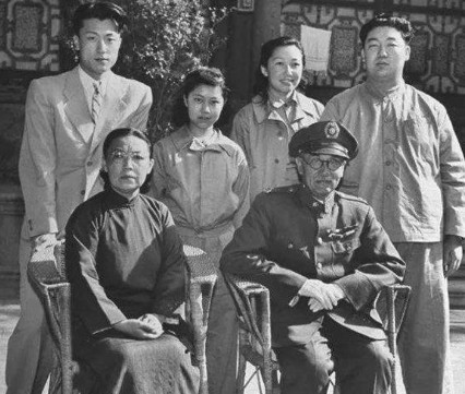 1914年，阎锡山31岁娶了一个14岁的小妾。结婚当晚洞房花烛夜，没想到阎锡山对