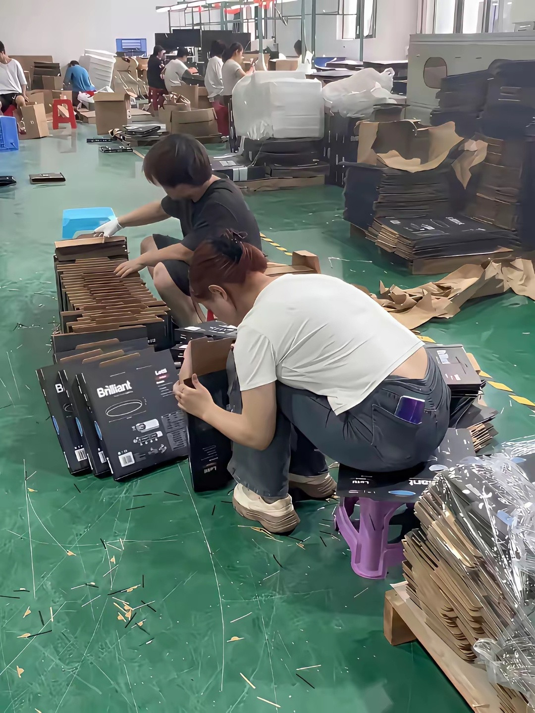 在这样的环境上班夏天没有空调，只有风扇一个月工资6000，签约两年你愿意干吗？