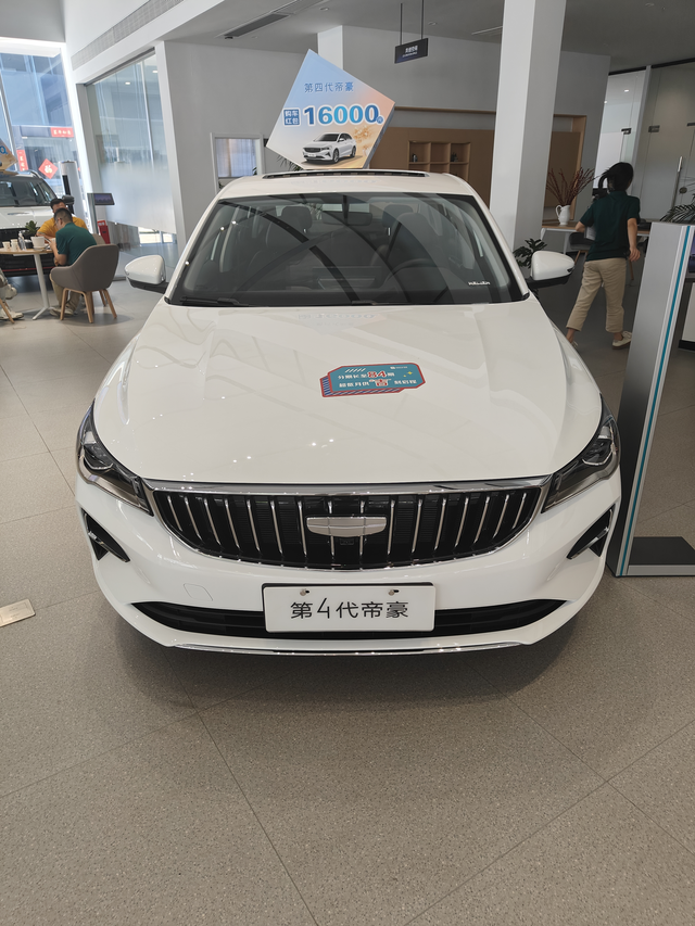 25款帝豪感觉是减配了，座椅都没有打孔了