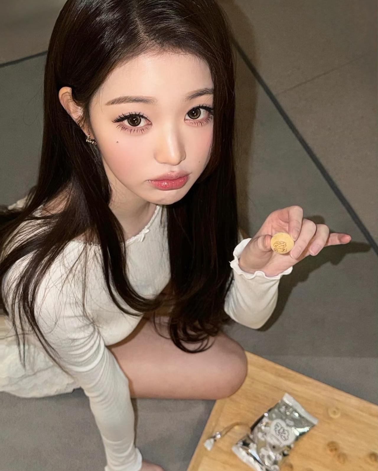 张元英在偷吃[滑稽笑]张元英