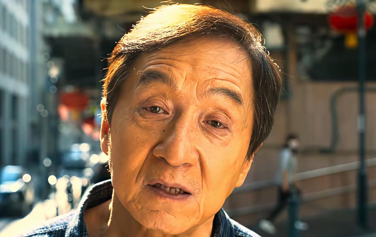 成龙71岁了，还如此拼命拍电影图啥？作为华人世界最著名的一个名人，成龙早已世界