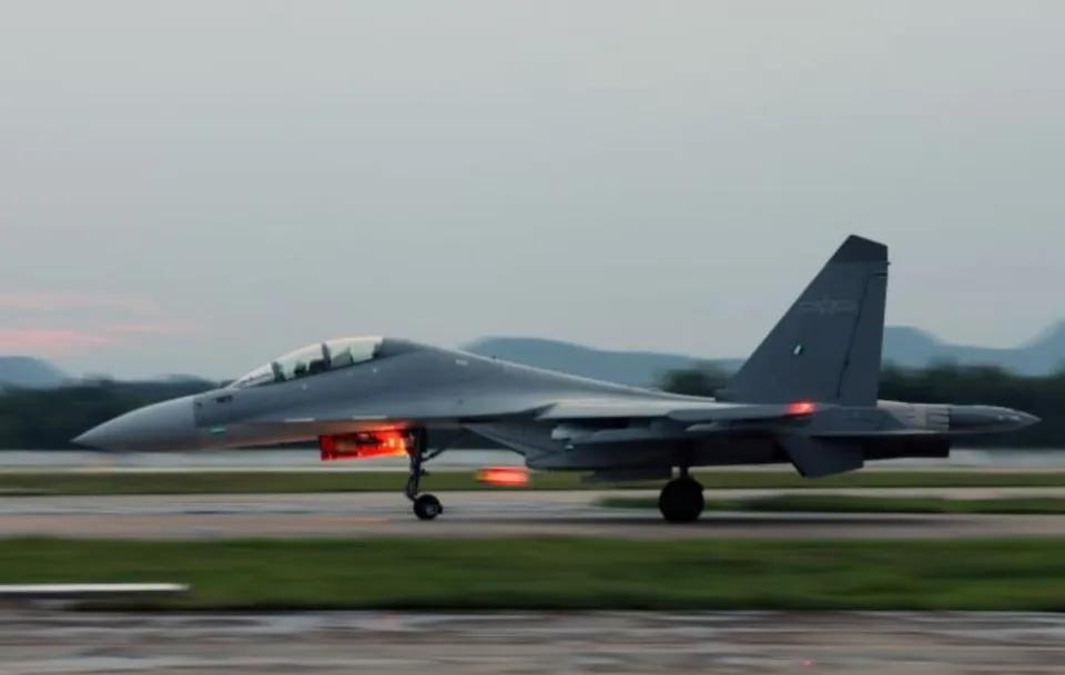 中埃空军在埃及打对抗，歼-16直面“阵风”，美国人比谁都坐不住。 为啥？ 
