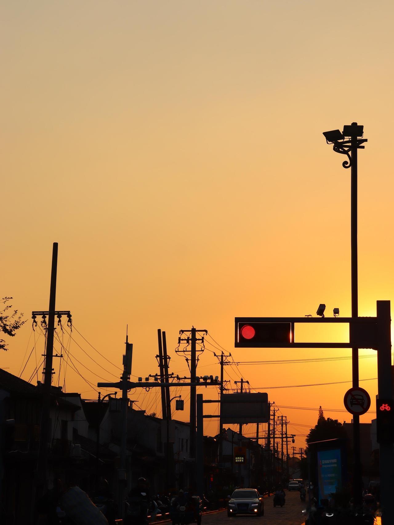 我和男朋友家距离四公里，却经常一个月就见一两次，一开始感情不深和有新鲜感的时候