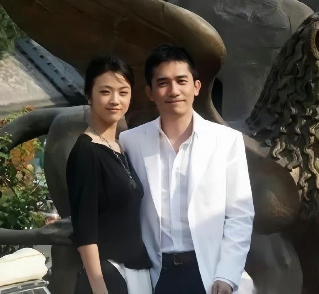 孤男寡女一间公寓里同居三个月门在外面被上锁搁谁心里不犯嘀咕可她竟同意了就