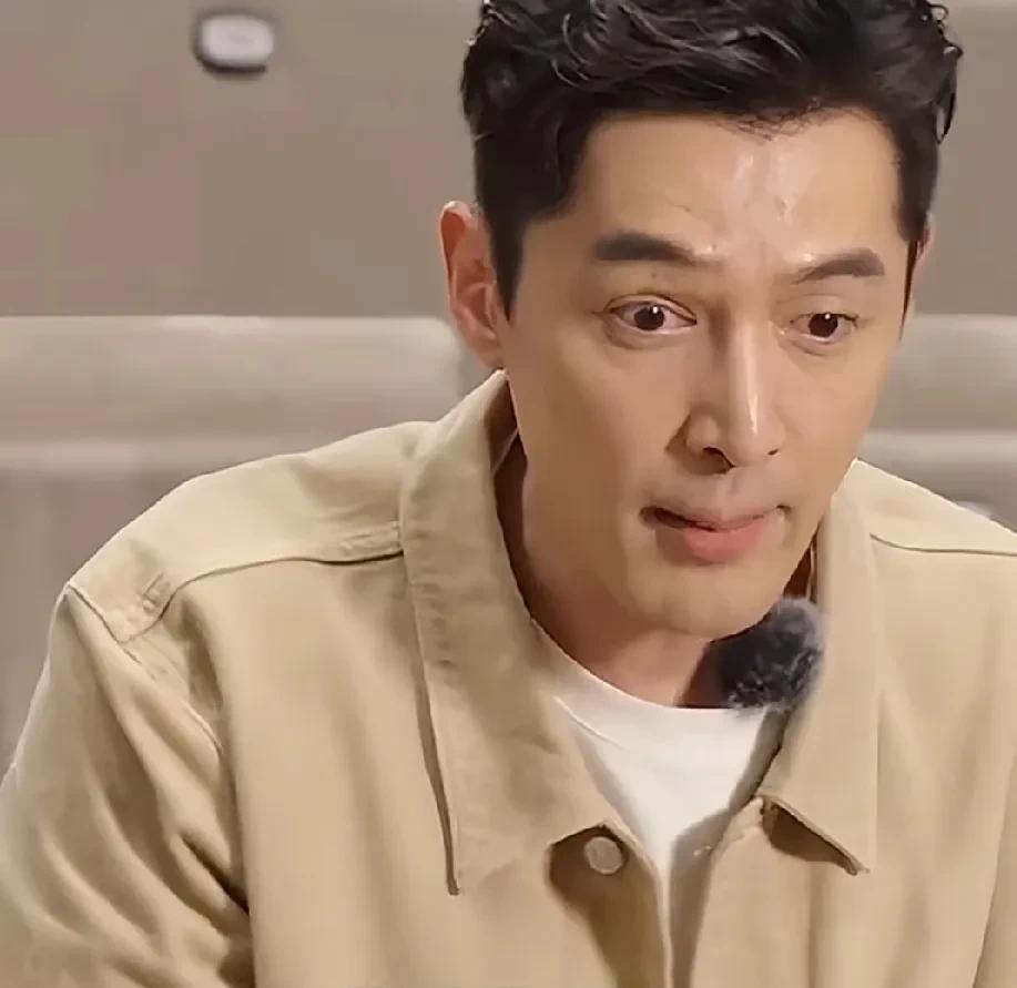 #胡歌#胡歌分享当父亲的感觉：女儿对他产生依赖的一瞬间，自己是一个父亲了。胡