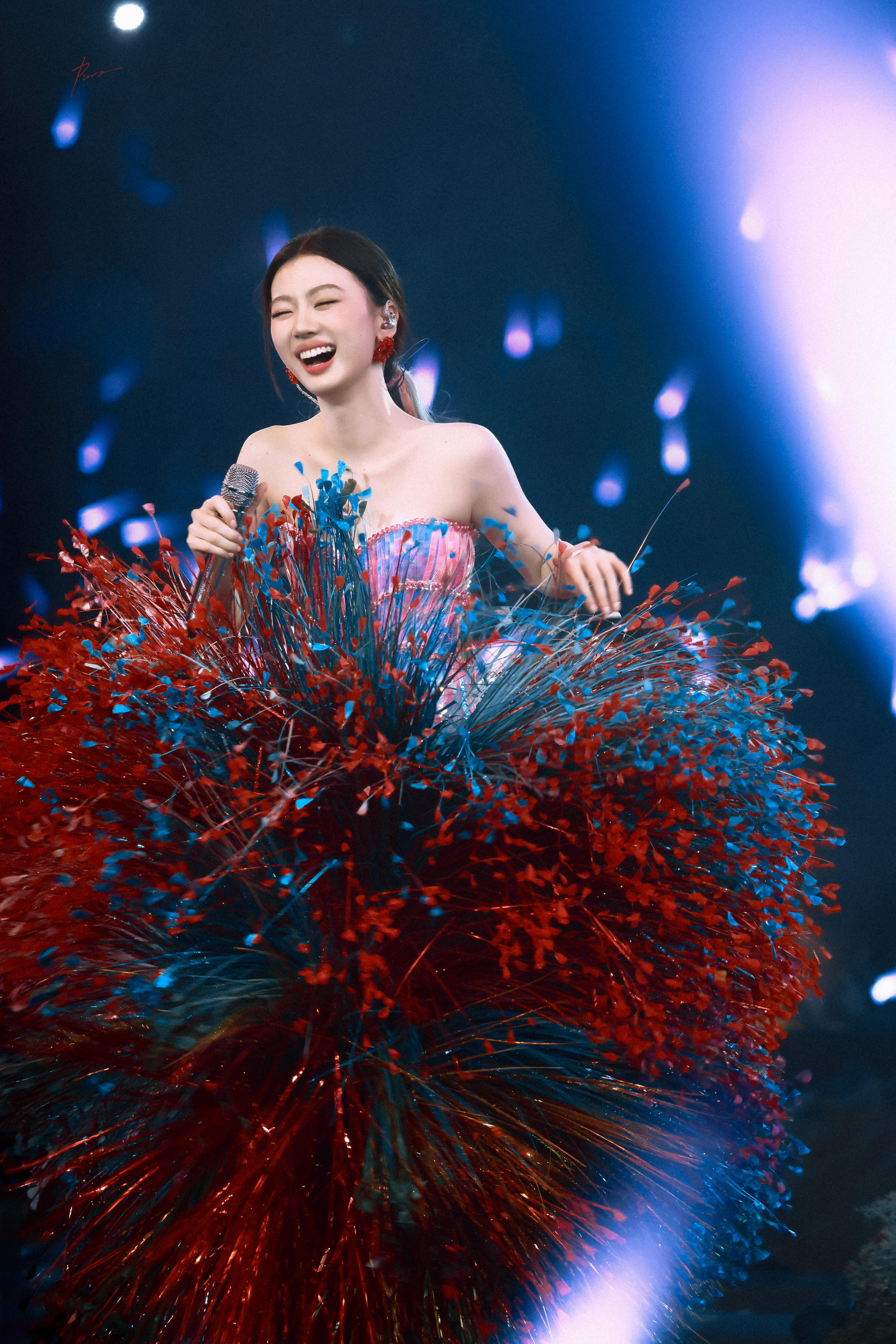 单依纯说有音乐有爱从不担心单依纯演唱会审美也太高了！对我眼睛真的很友好！